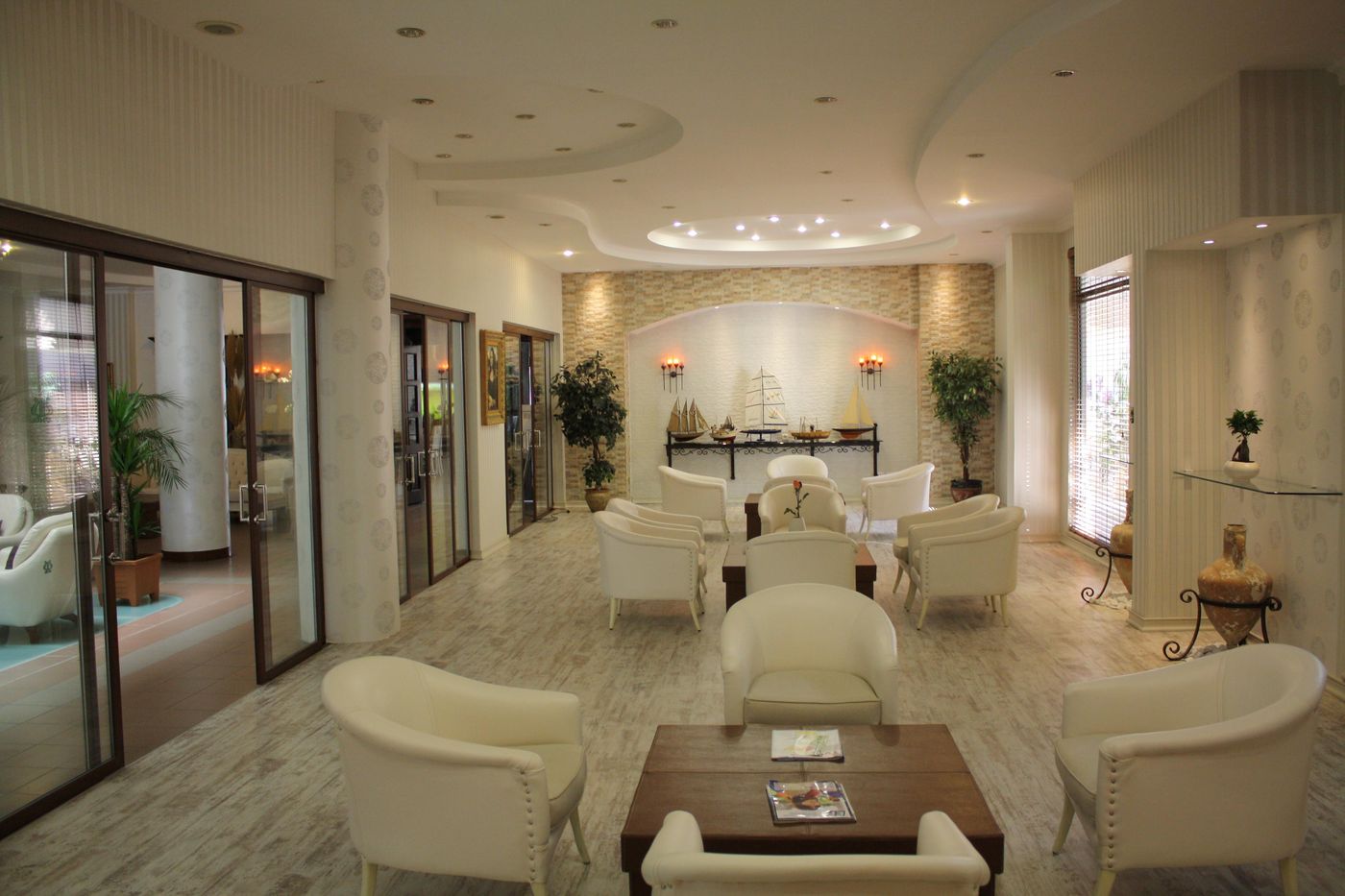 Romance-Beach-Lobby-57