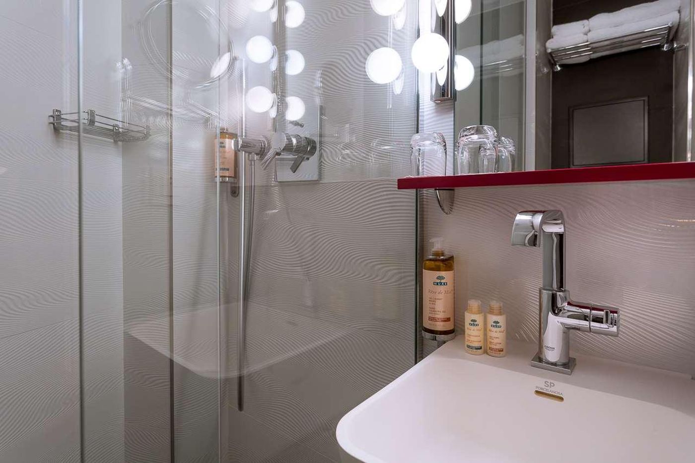 Hotel-La-Parizienne-Room-30