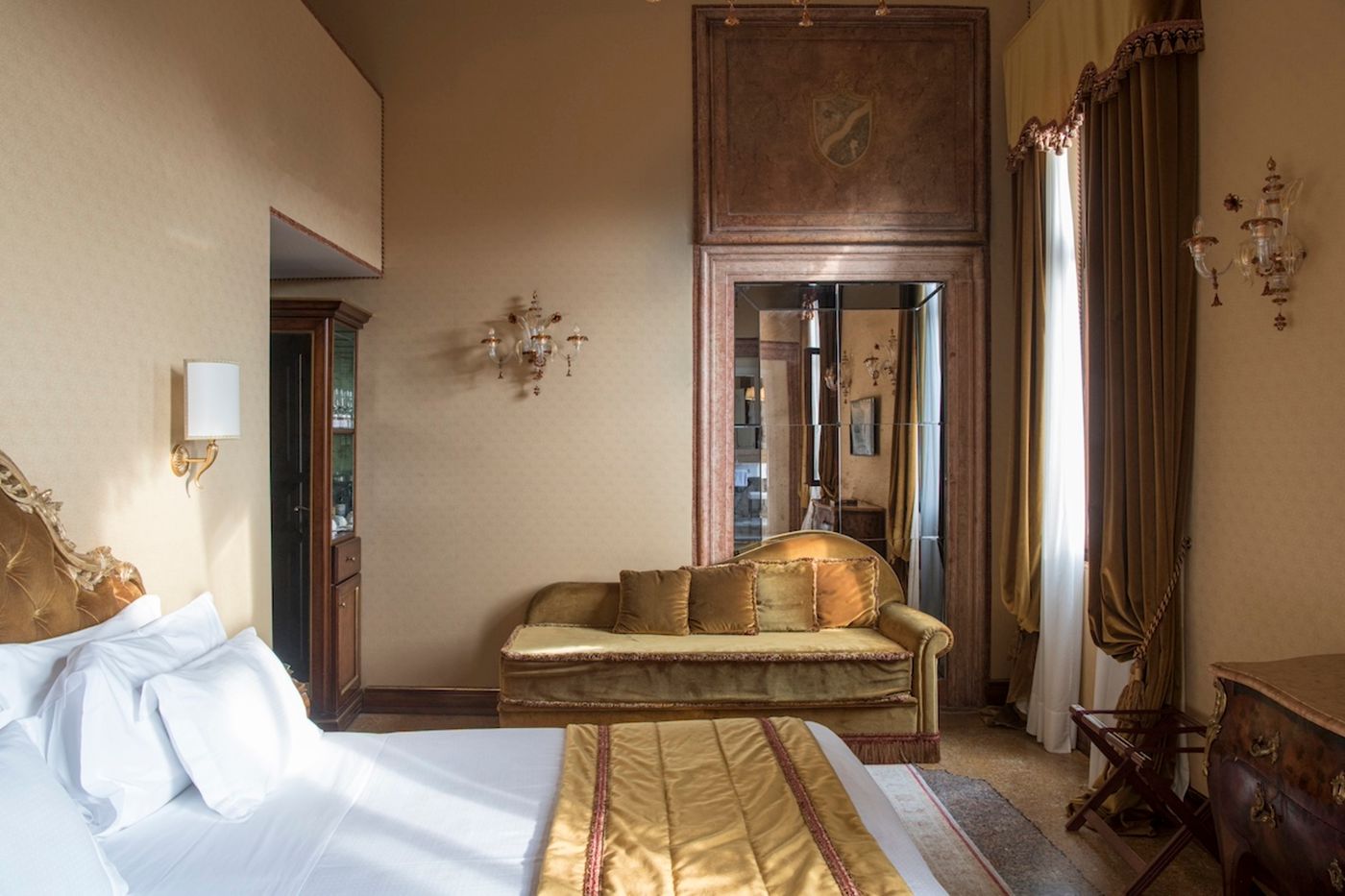 Nani-Mocenigo-Palace-Room-30