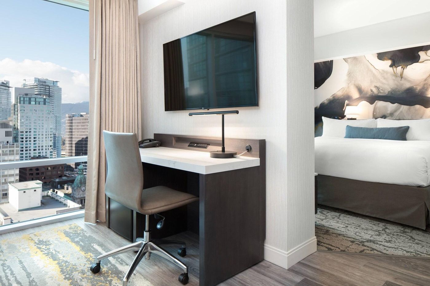 Delta-Hotels-By-Marriott-Vancouver-Downtown-Suites-Room-12