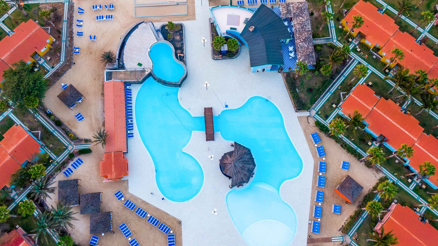 Vila-Do-Farol-Pool-9