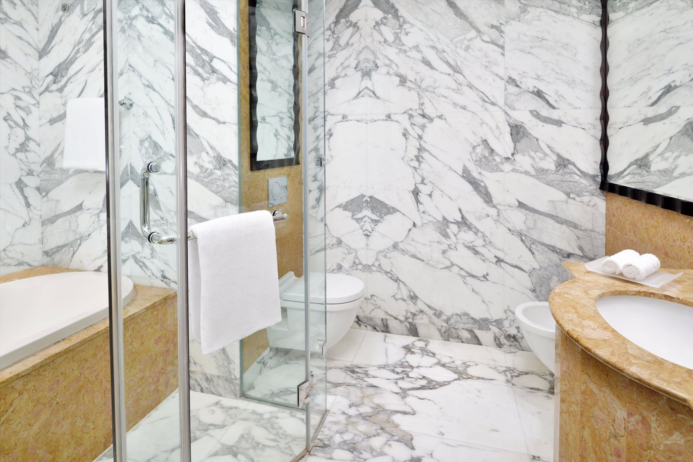 Crowne-Plaza-Jumeirah-Dubai-Room-51