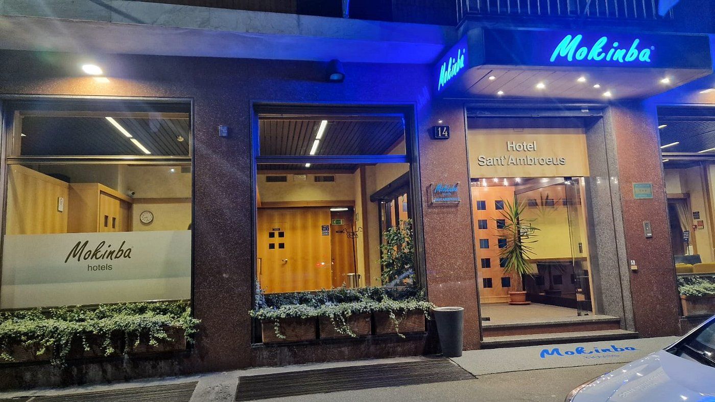 Hotel-Sant-Ambroeus-Lobby-6