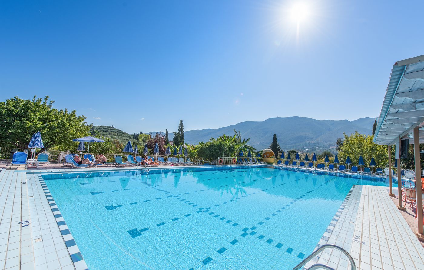 Koukounaria Hotel & Suites