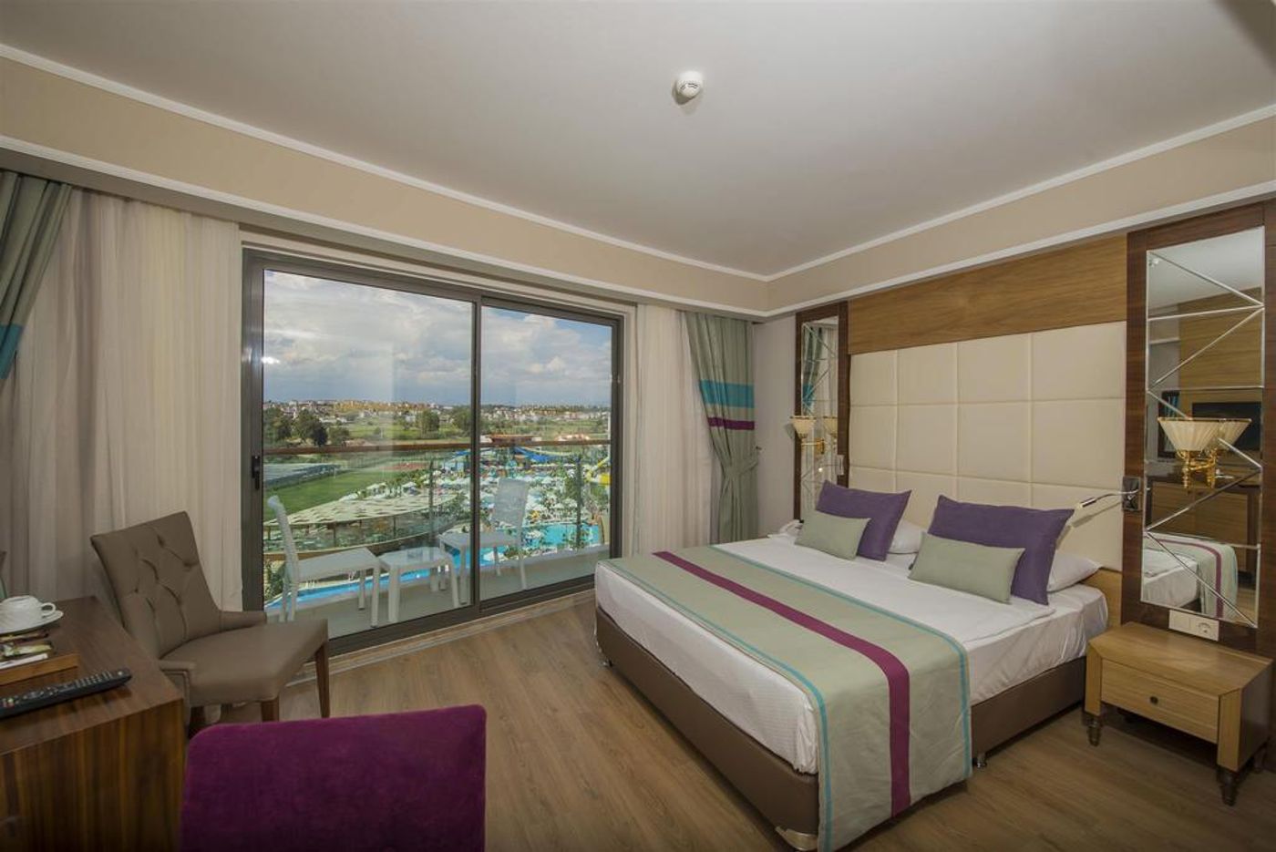 Dream World Aqua Hotel