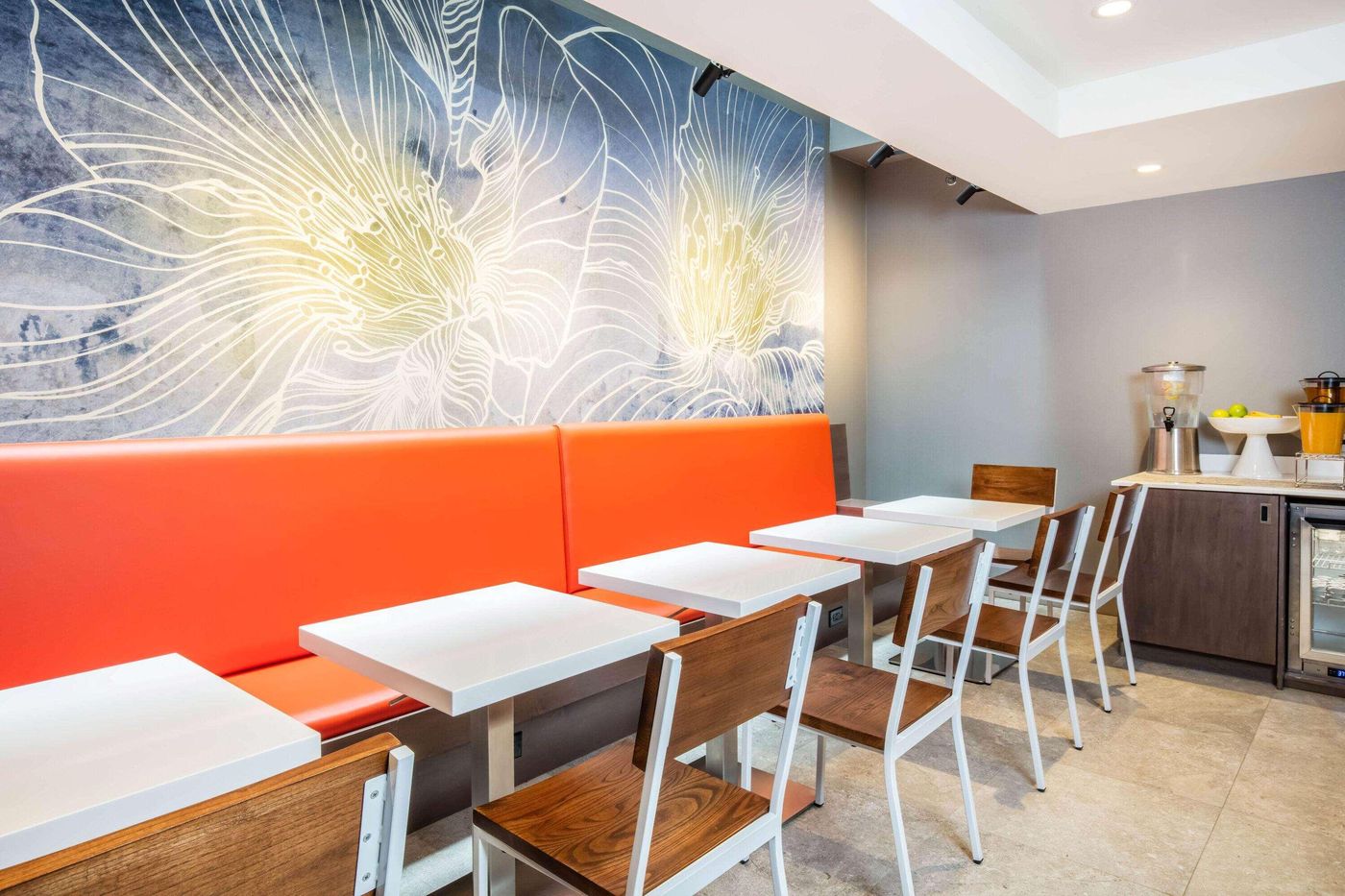 La-Quinta-Inn-and-Suites-Times-Square-South-Restaurant-11