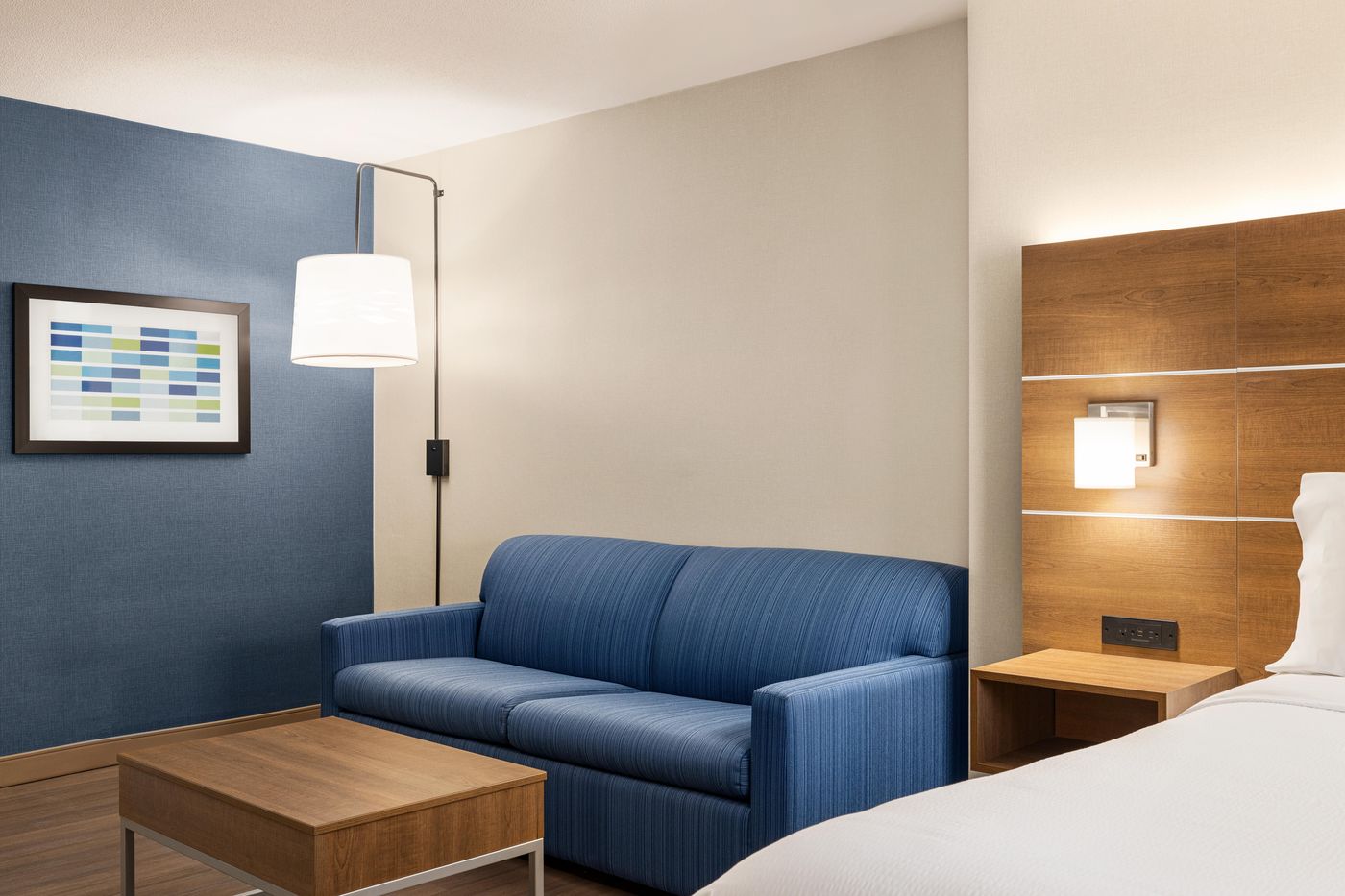 Holiday-Inn-Express-Vancouver-Metrotown--Burnaby--Room-18