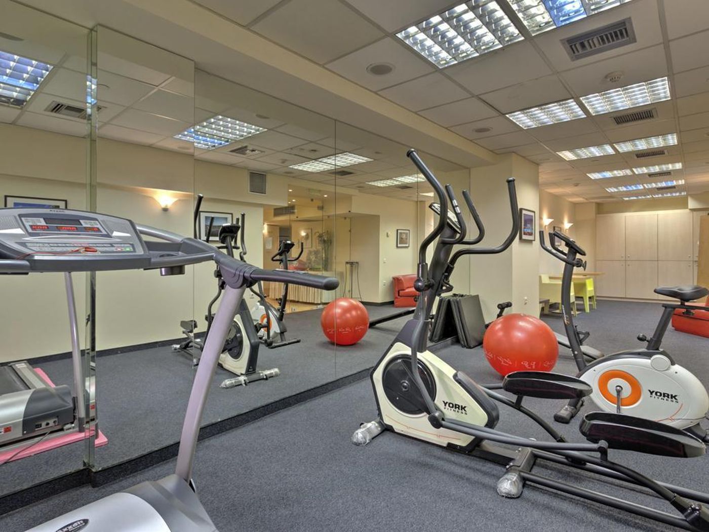 Polis-Grand-Hotel-Sports-and-Entertainment-65