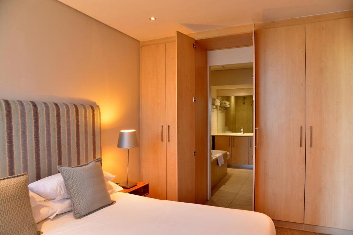 Fountains-Hotel-Cape-Town-Room-33