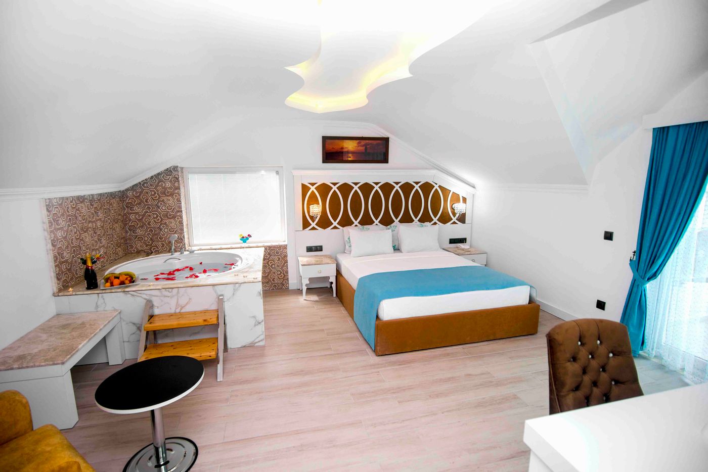 Ocean-Blue-High-Class-Hotel-Room-34