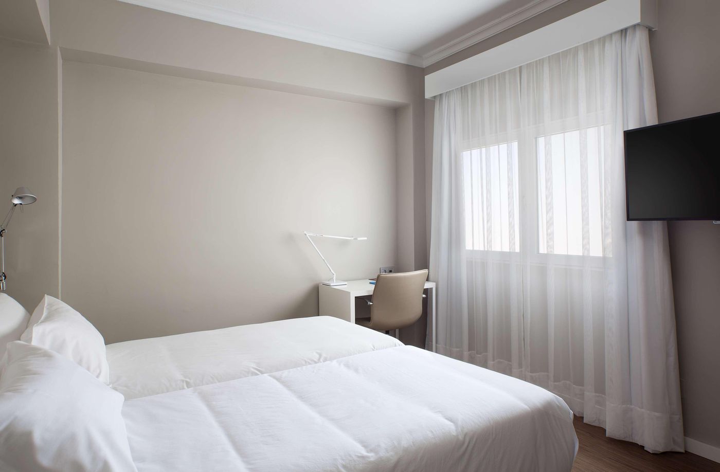 NH-Las-Palmas-Playa-las-Canteras-Room-12