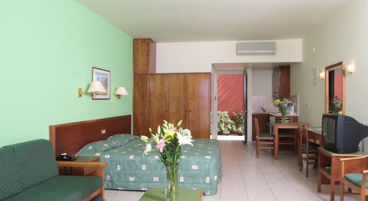 Panas Holiday Village