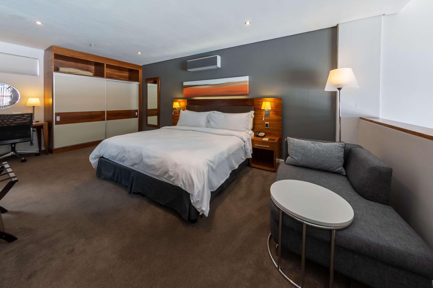 Doubletree-by-Hilton-Cape-Town-Room-28