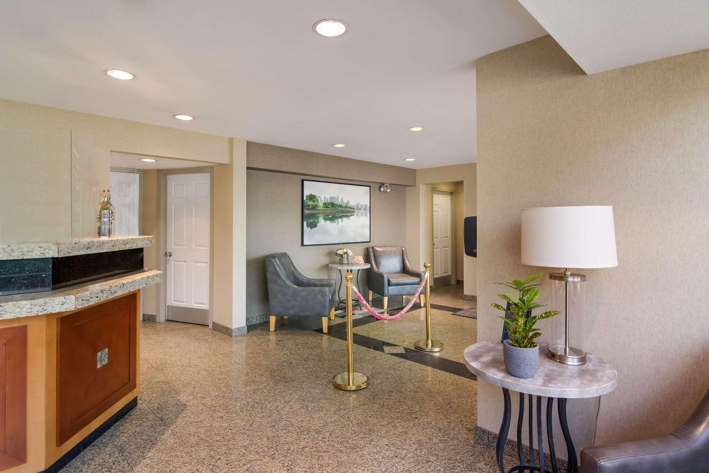 SureStay-by-Best-Western-North-Vancouver-Capilano-Lobby-5