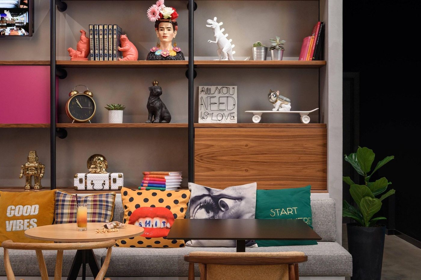 Moxy-Lisboa-Oriente-Lobby-29