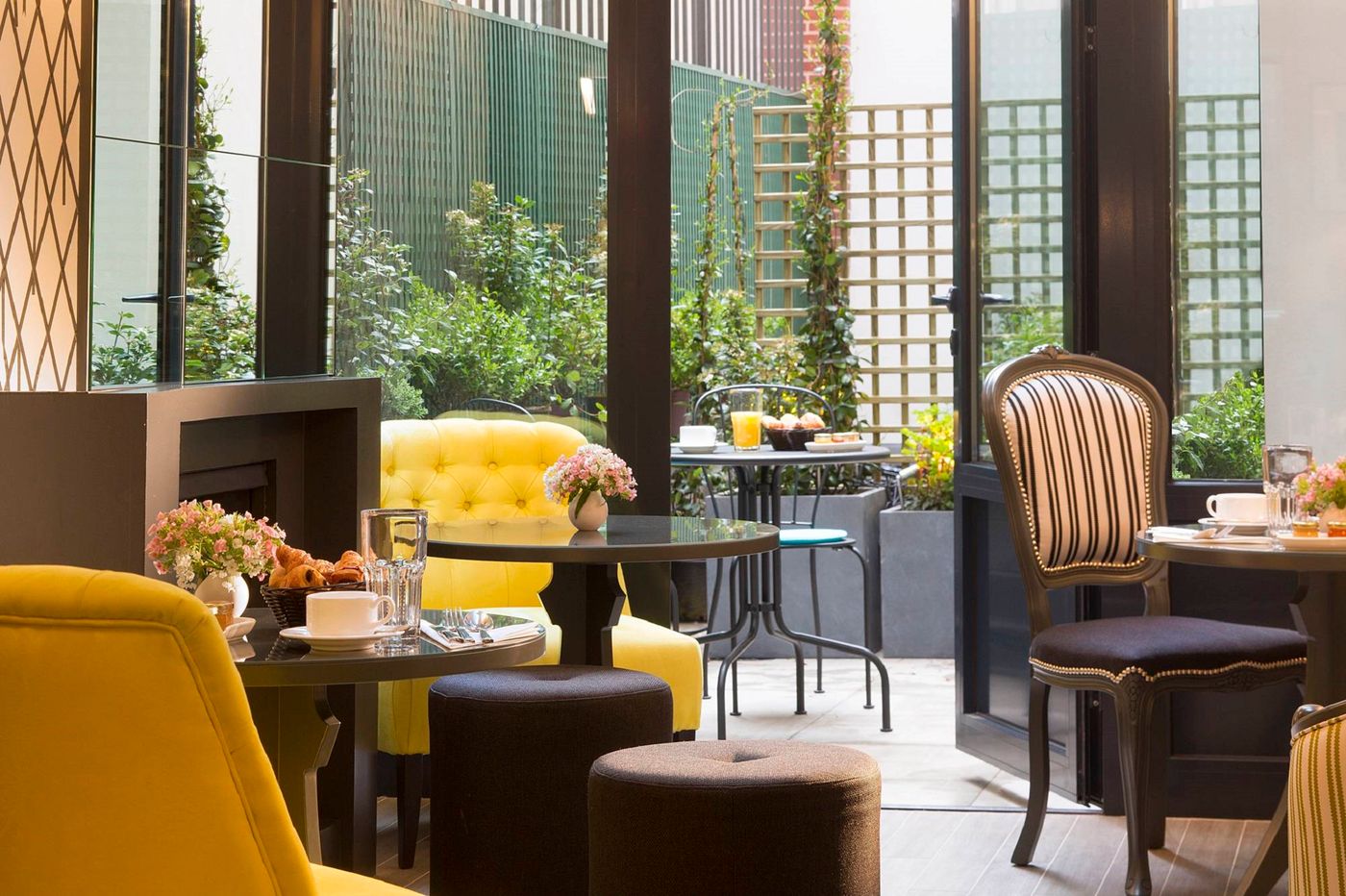 Les-Plumes-Hotel-Restaurant-2