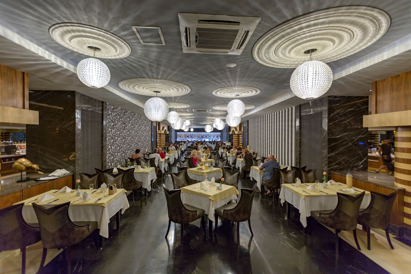 Royal-Holiday-Palace-Restaurant-51