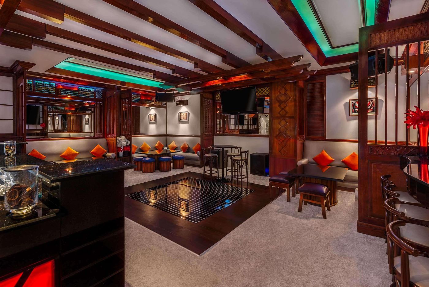 Hyatt-Regency-Dubai-Bar-61