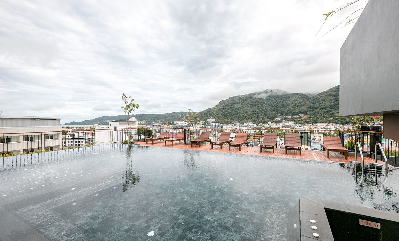Rak-Elegant-Hotel-Patong-Pool-7