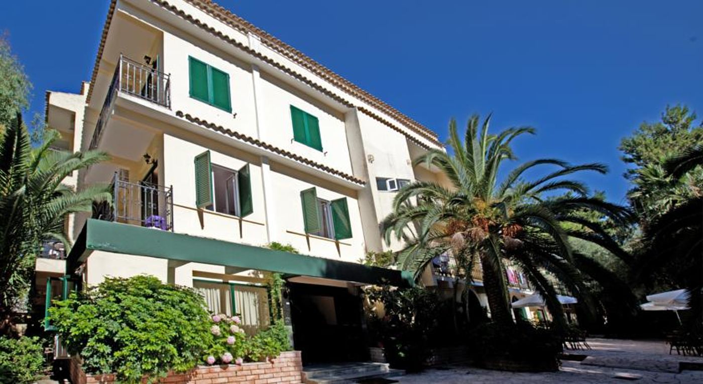 Galaxias & Eyan Hotel