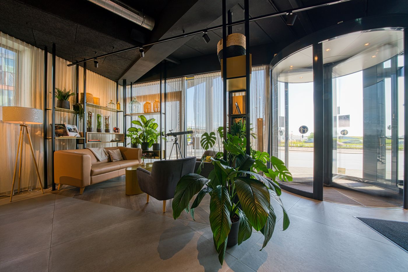 Ninetynine-Amsterdam-Airport--Trademark-Collection-Lobby-1