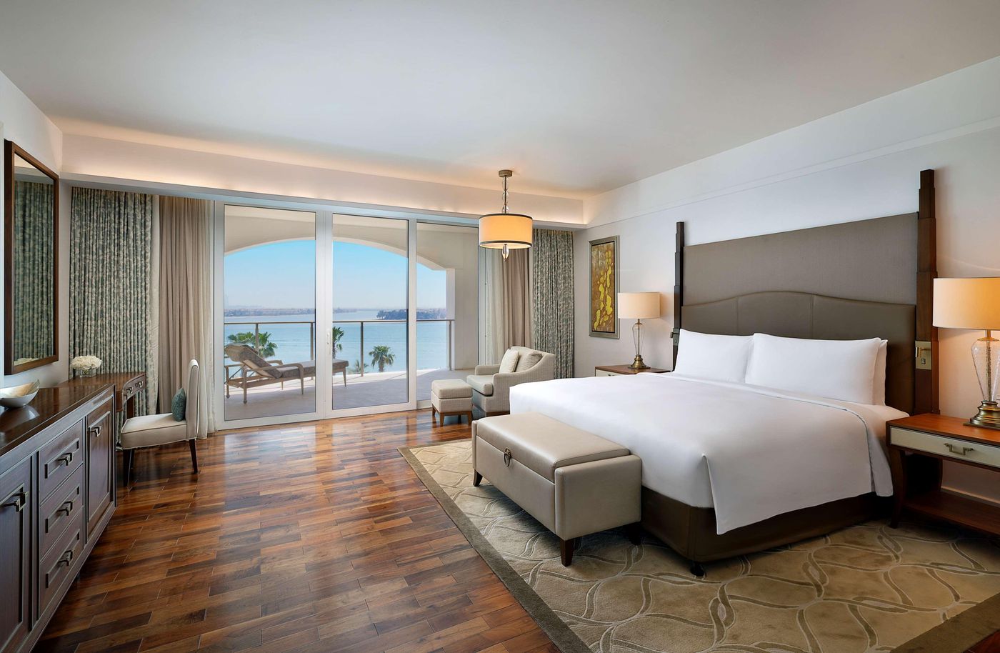 Waldorf-Astoria-Dubai-Palm-Jumeirah-Room-20