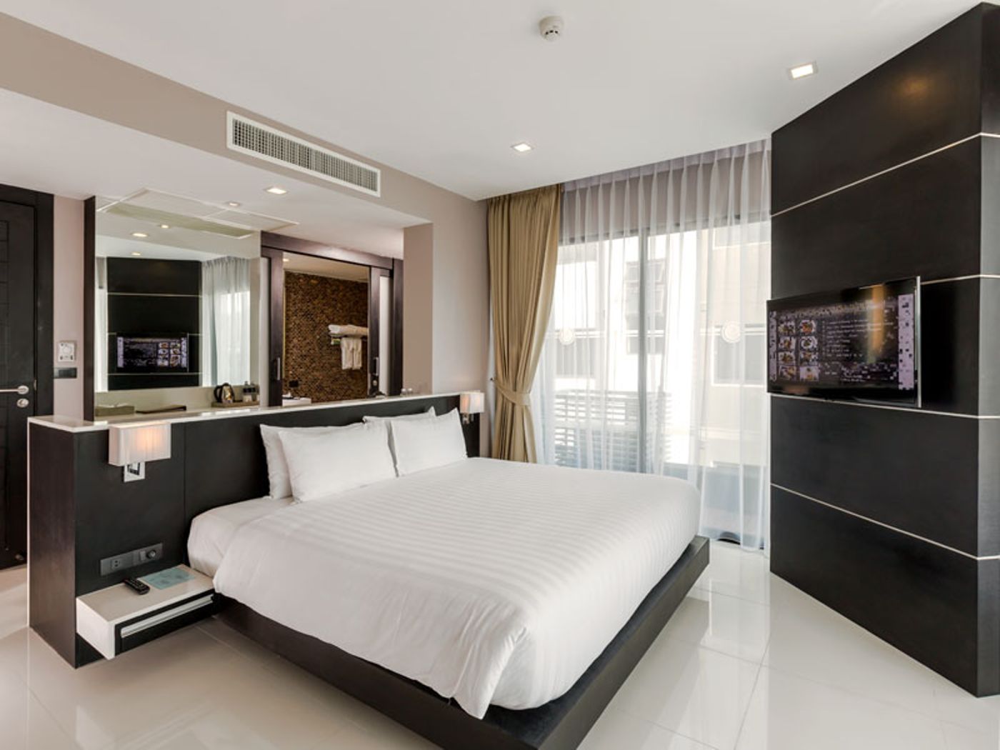 The-Charm-Resort-Phuket-Room-18