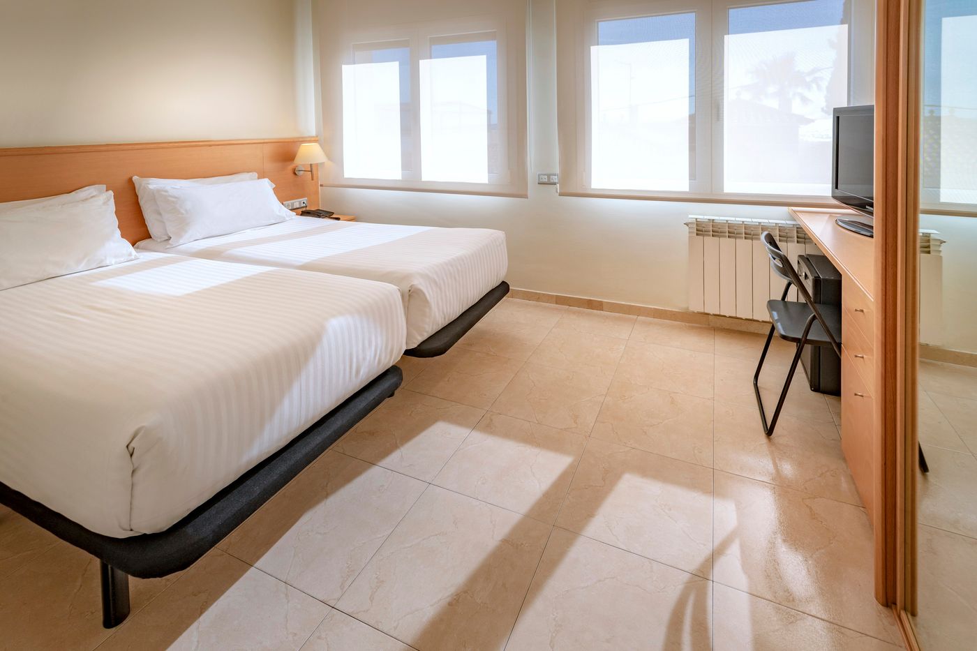 Apartamentos-Playa-De-Castelldefels-Room-23