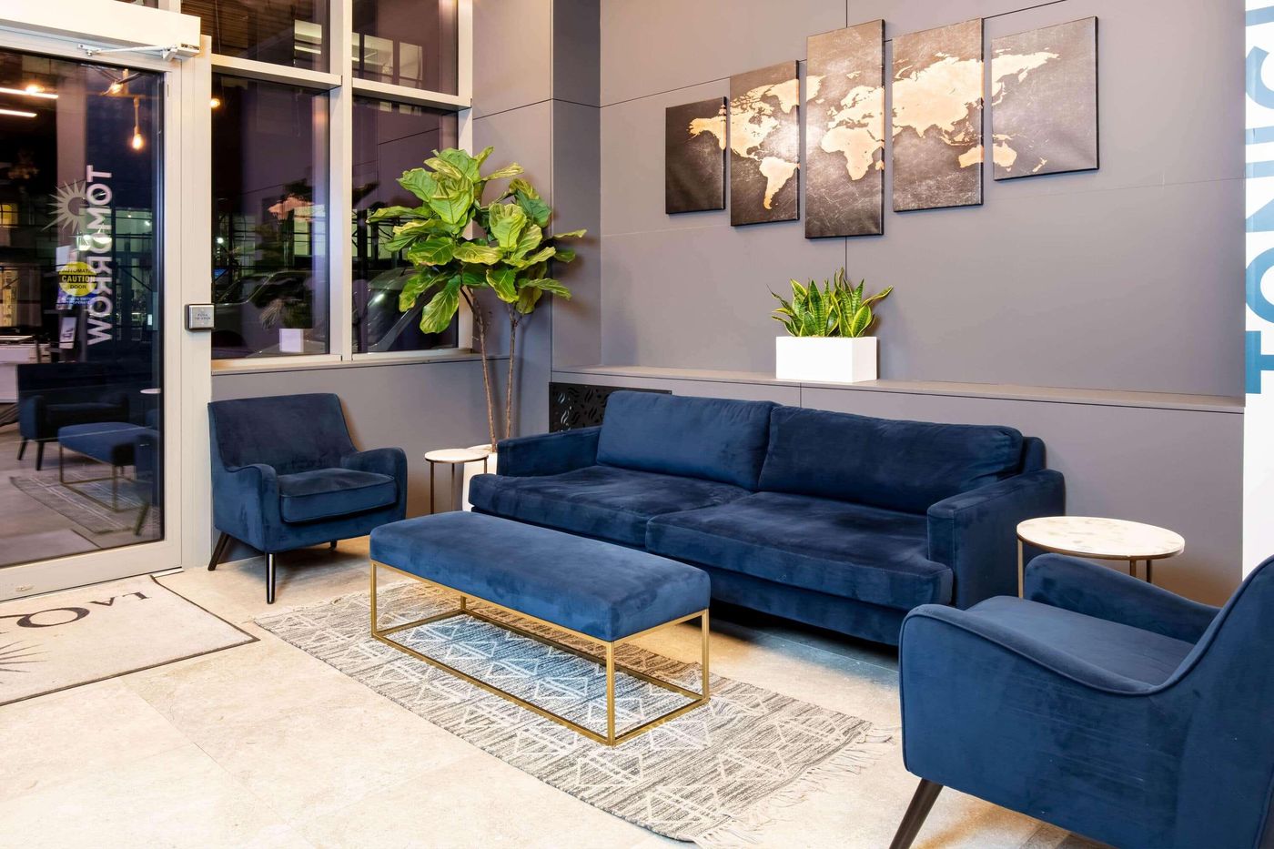 La-Quinta-Inn-and-Suites-Times-Square-South-Lobby-1