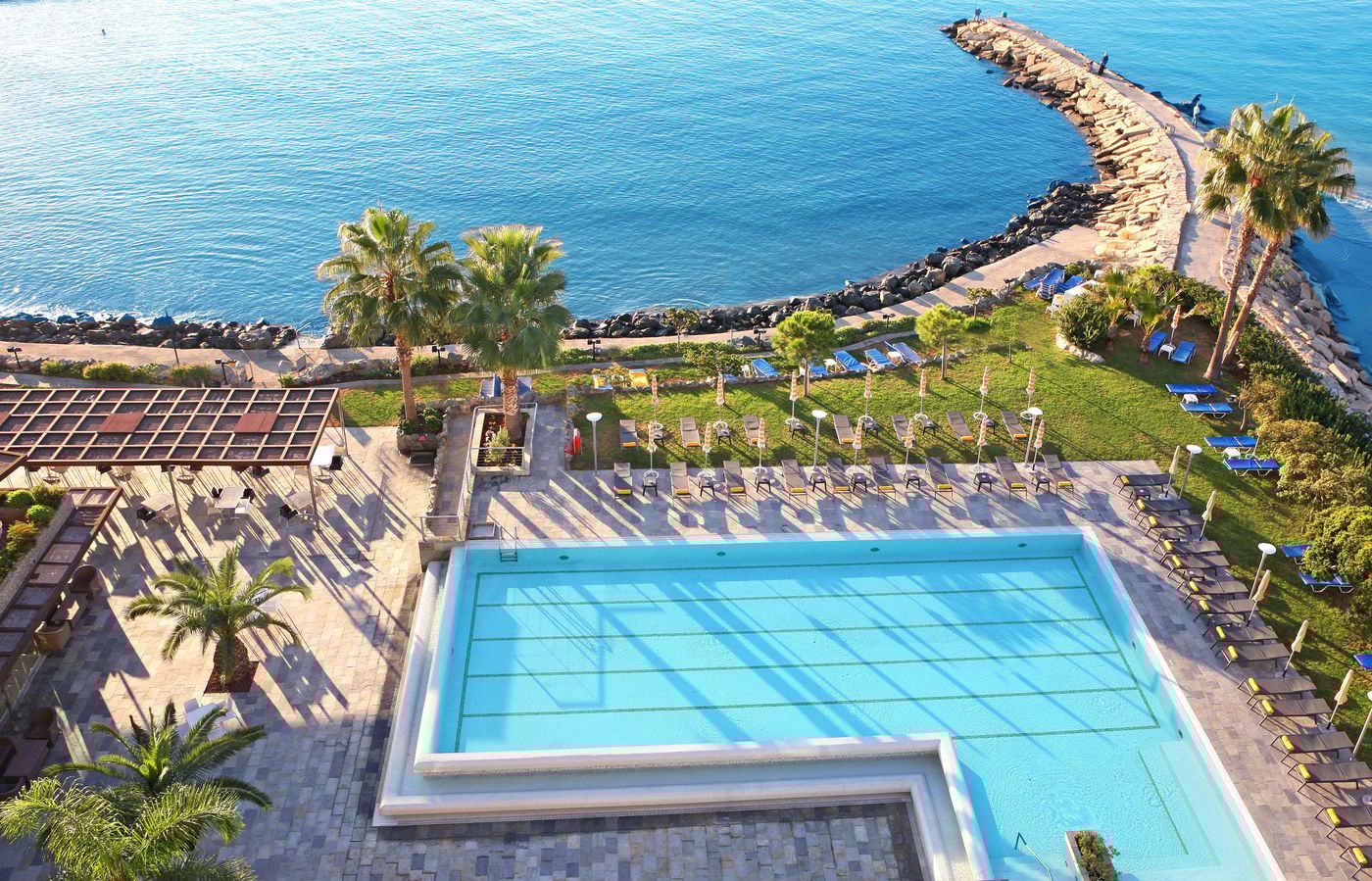 Crowne-Plaza-Limassol-Room-2