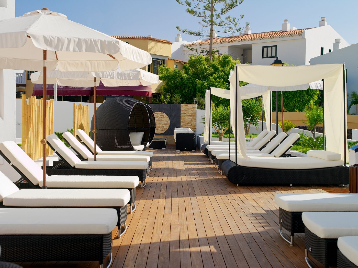 Regency-Torviscas-Apartments-Suites-Sports-and-Entertainment-40