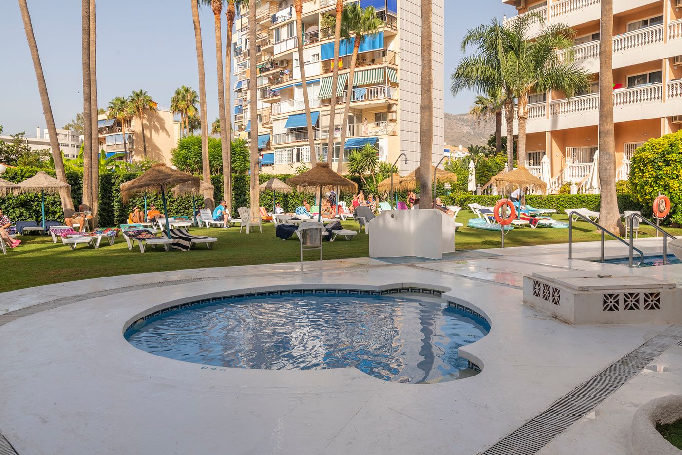 Parasol-Garden-Pool-5