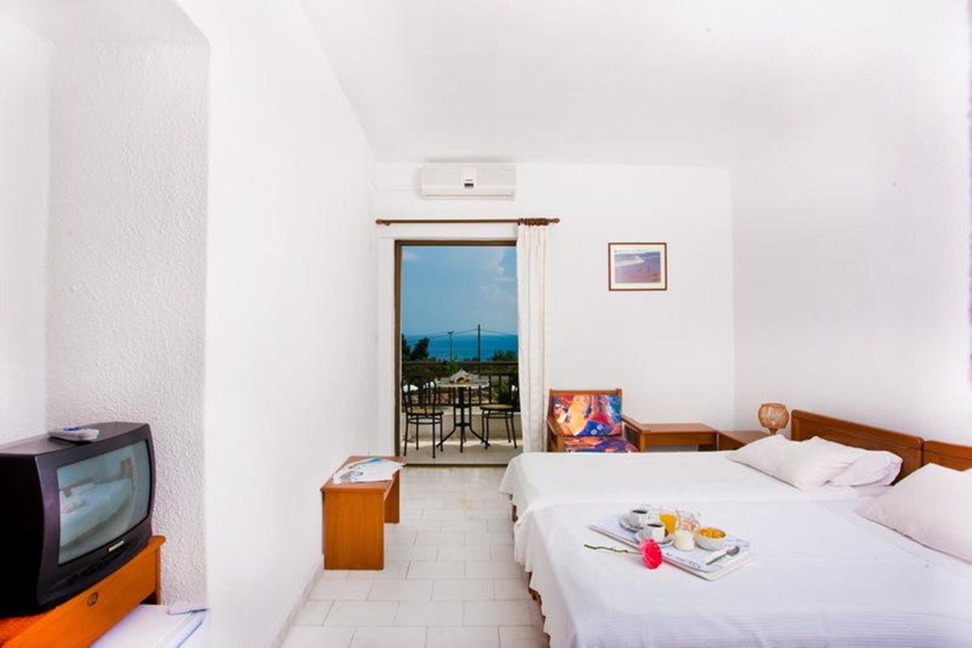 Pashos-Hotel-Room-12