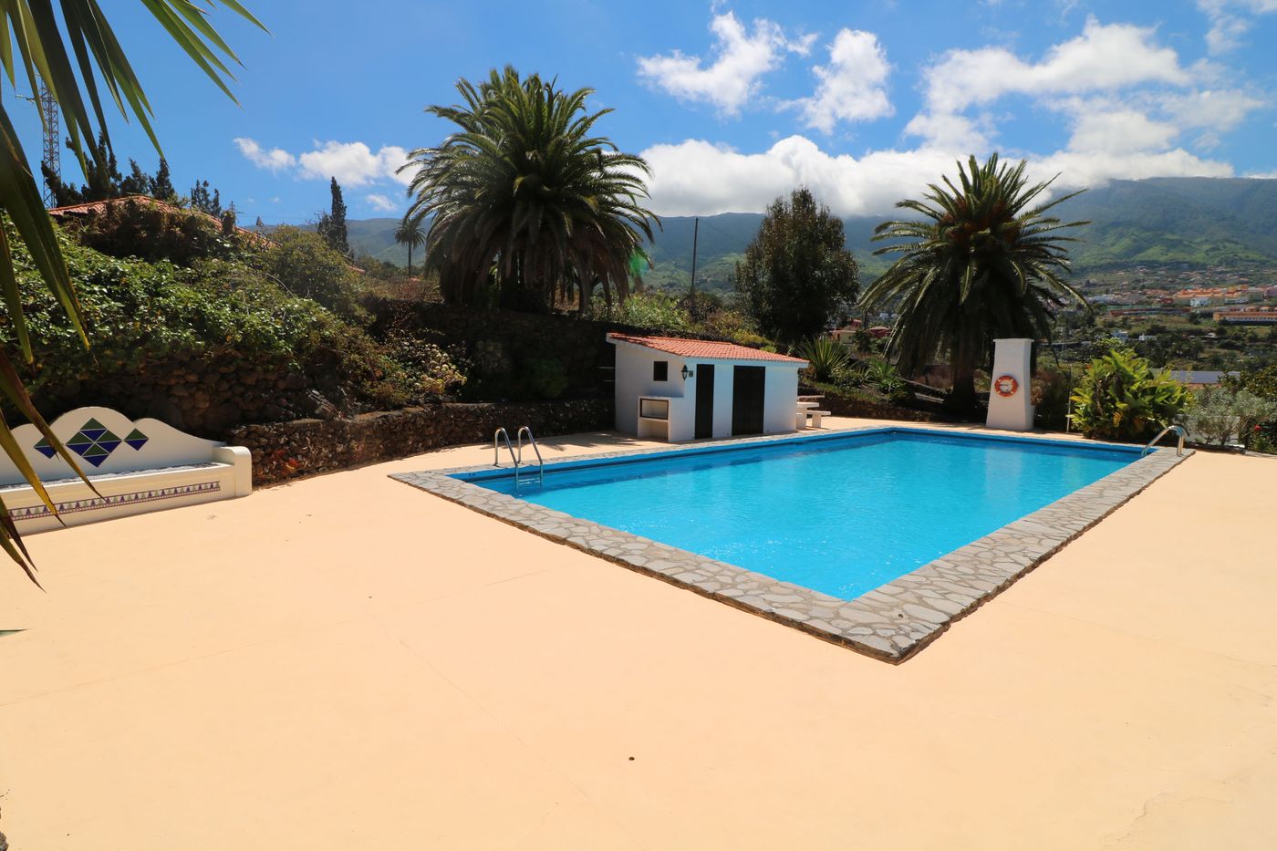 Apartamentos-Miranda-Pool-4