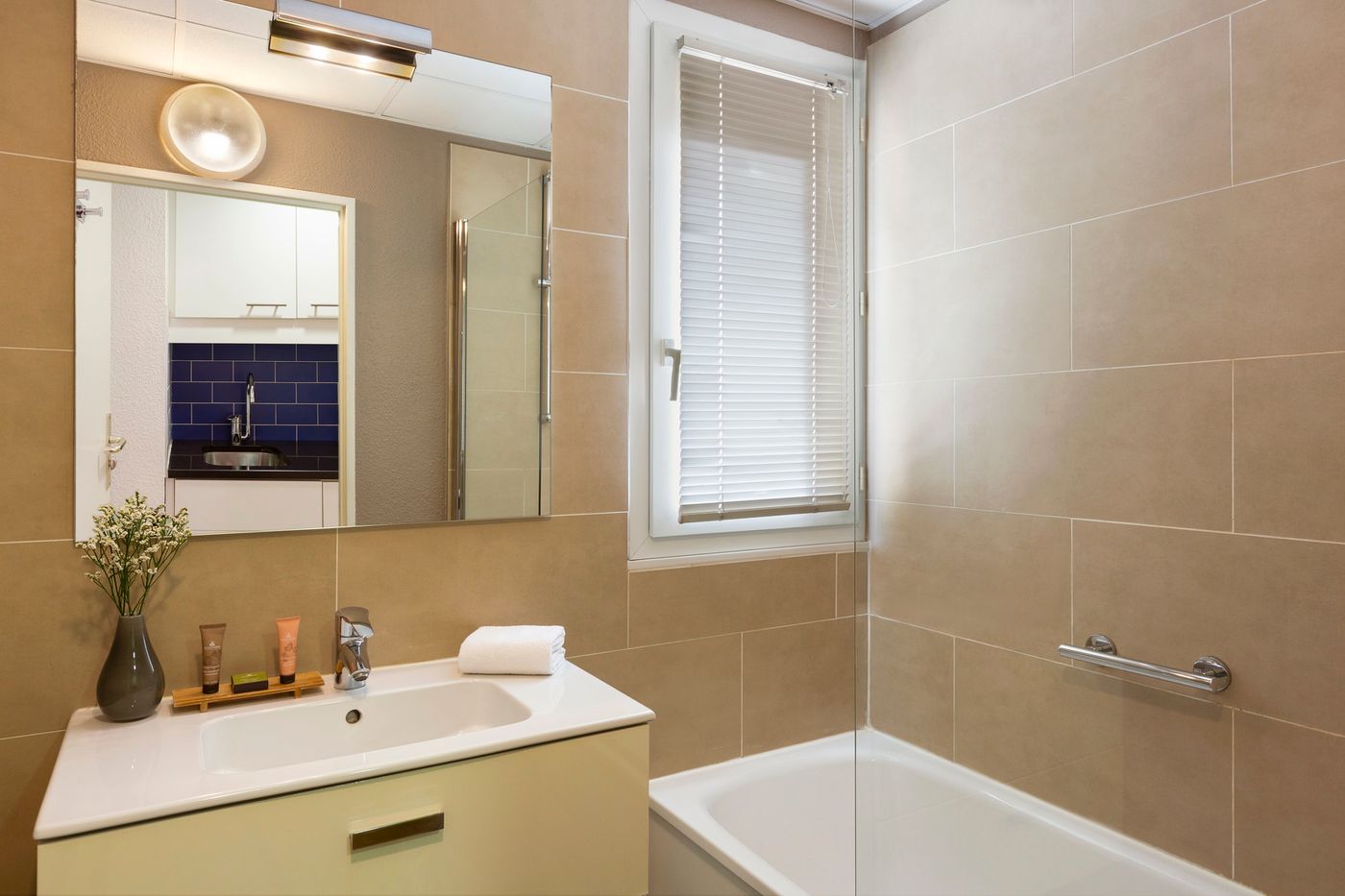 Citadines-Croisette-Cannes-Room-11