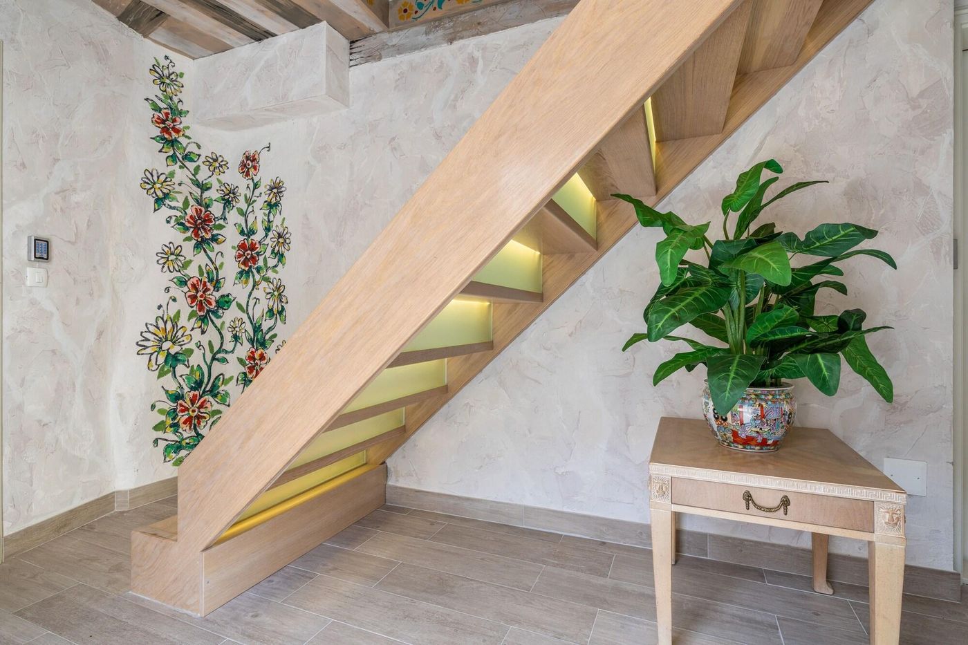 Historic-Plaza-Varos-Split-General-view-41