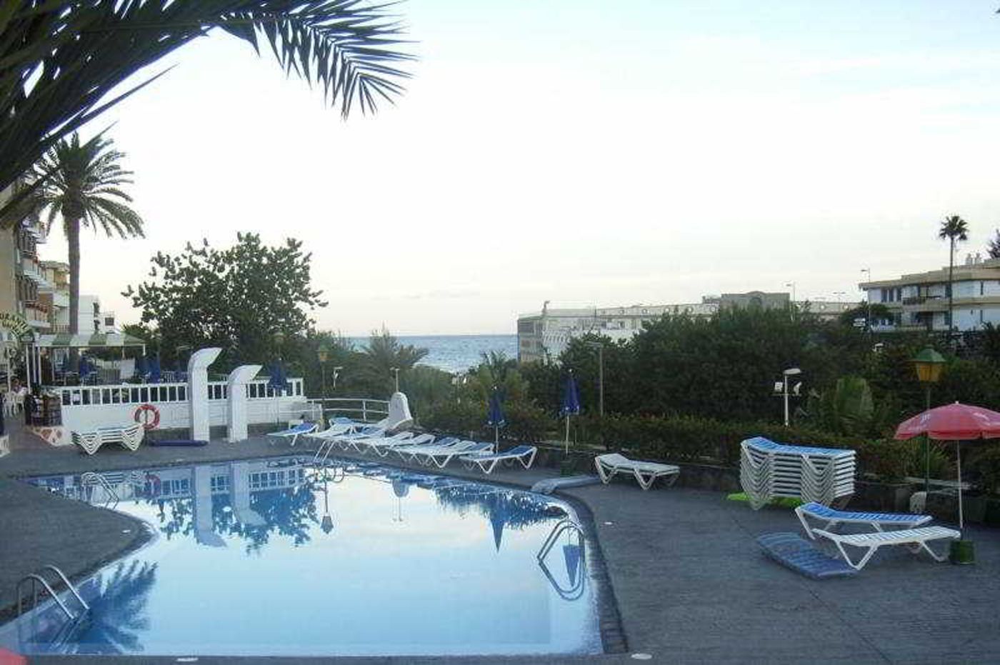 Apartahotel-Folias-Pool-15