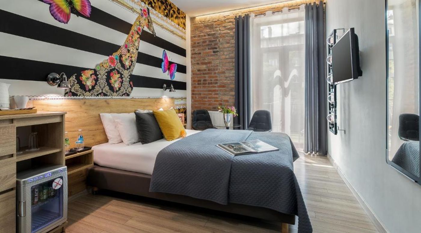 Art---Garden-Residence-Room-36