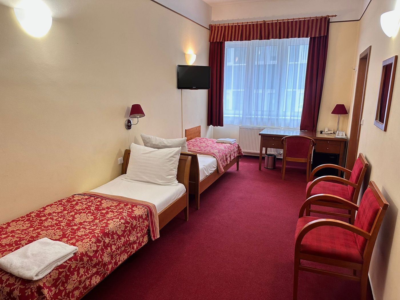 Cloister-Inn-Room-16