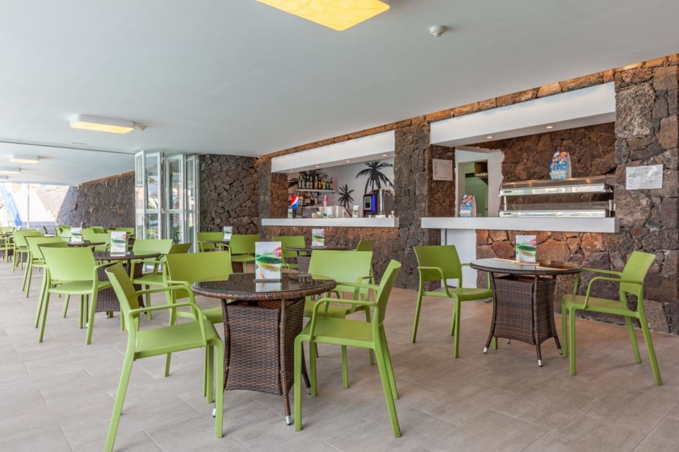 Ereza-Apartamentos-Los-Hibiscos-Bar-33