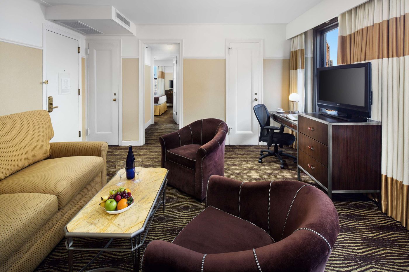 New-Yorker--A-Lotte-Hotel-Room-26