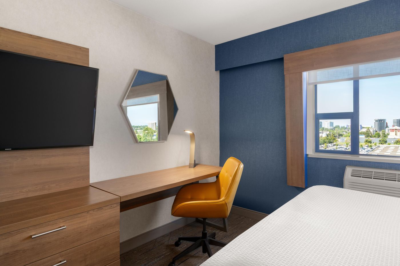 Holiday-Inn-Express-Vancouver-Airport-Richmond-Room-26