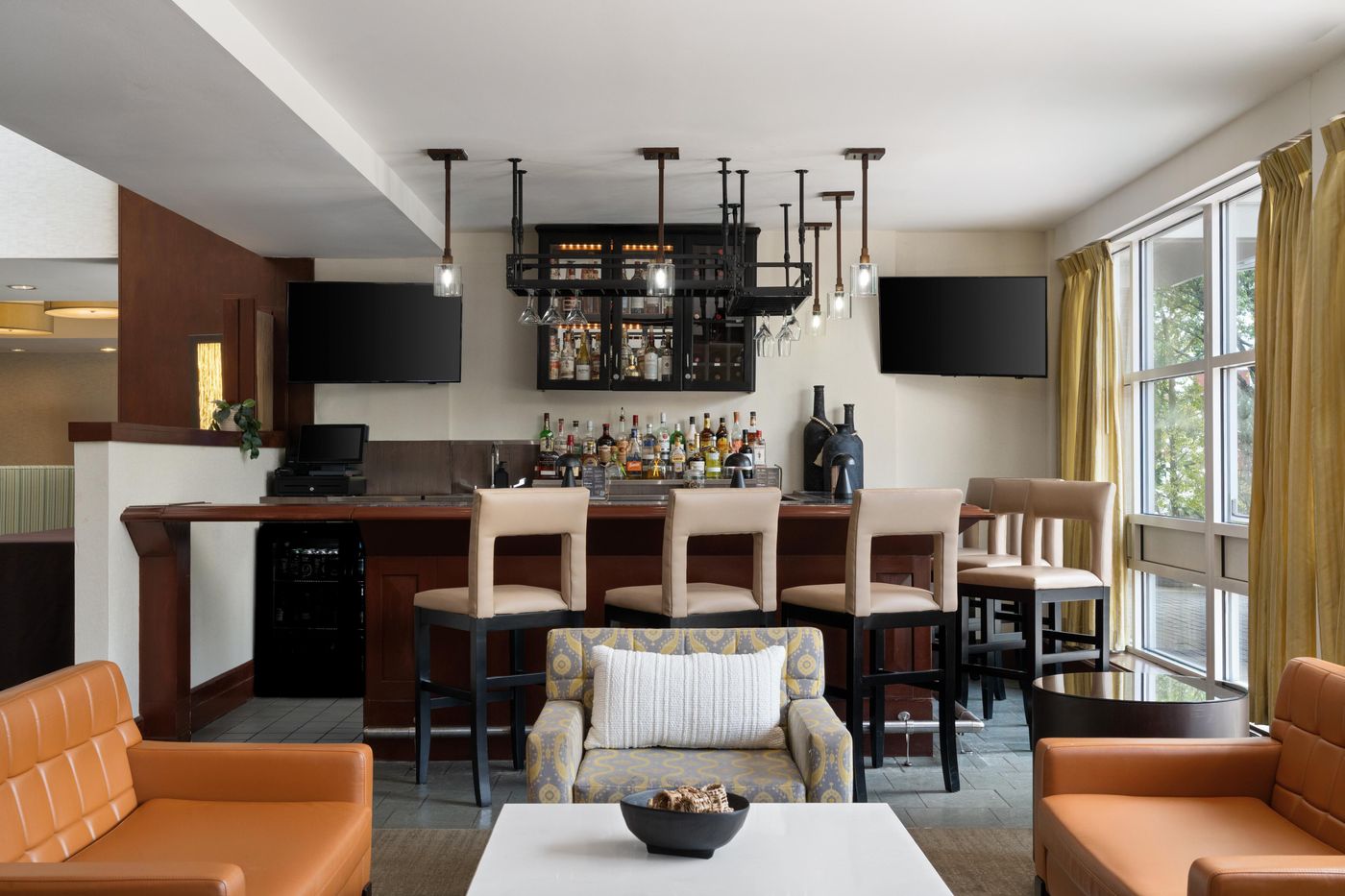 DoubleTree-by-Hilton-Hotel-Boston-Bayside-General-view-9