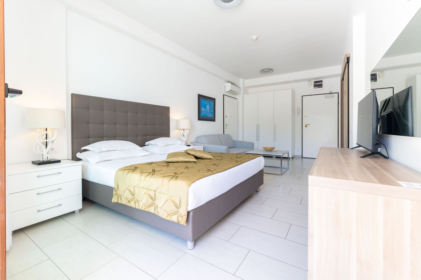 The-Residence-Room-21