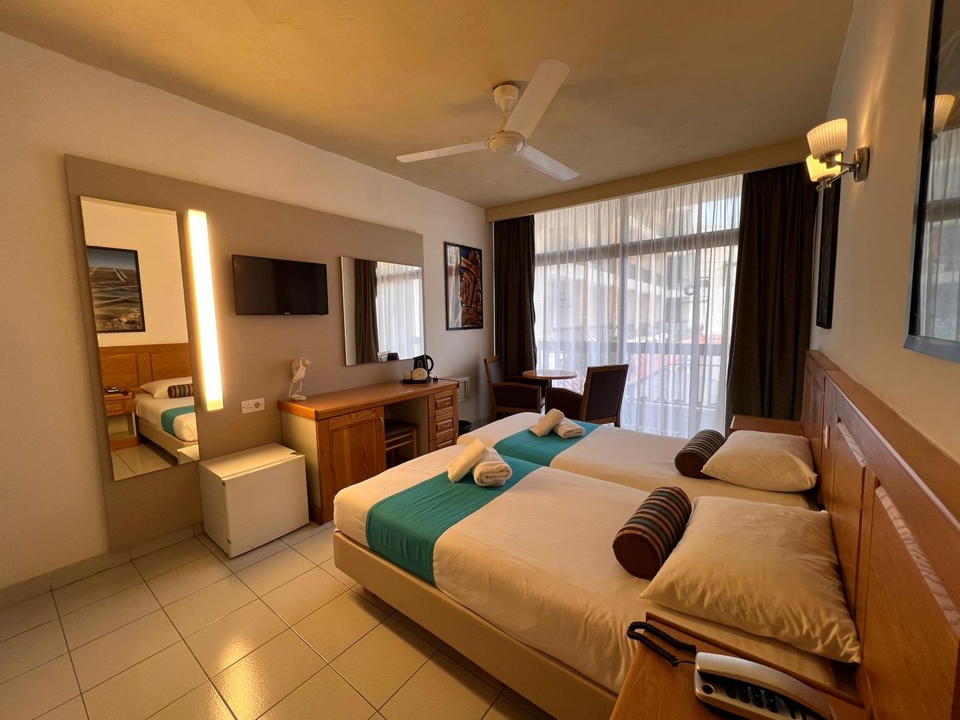 Canifor-Hotel-Room-5