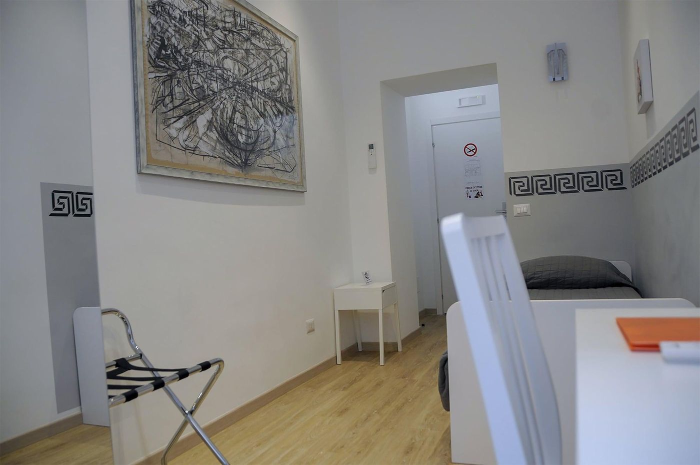 Roma Vespahouse-Italy-ROME-Room-10