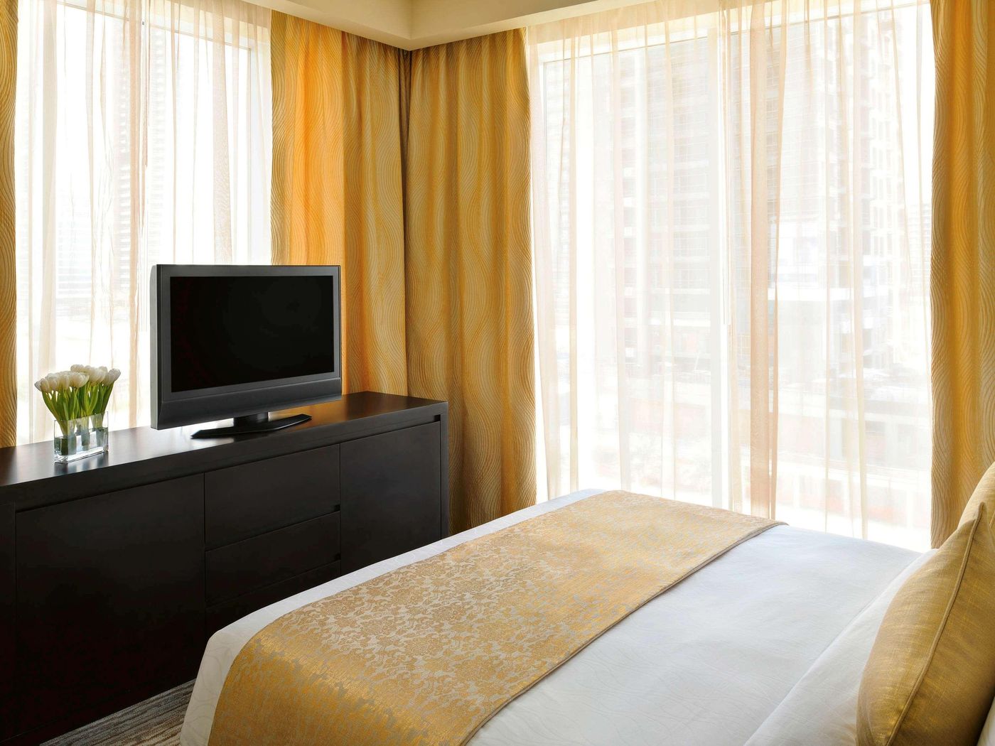 Movenpick-Hotel-Jumeirah-Lakes-Towers-Room-15