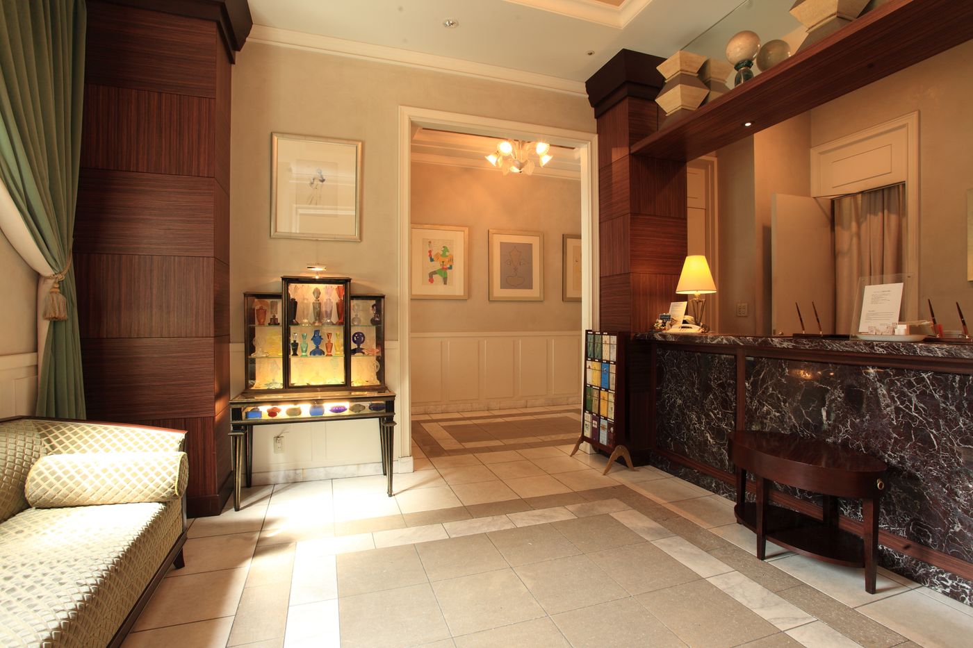 Hotel Monterey La Soeur Ginza-Japan-Tokyo-Lobby-10