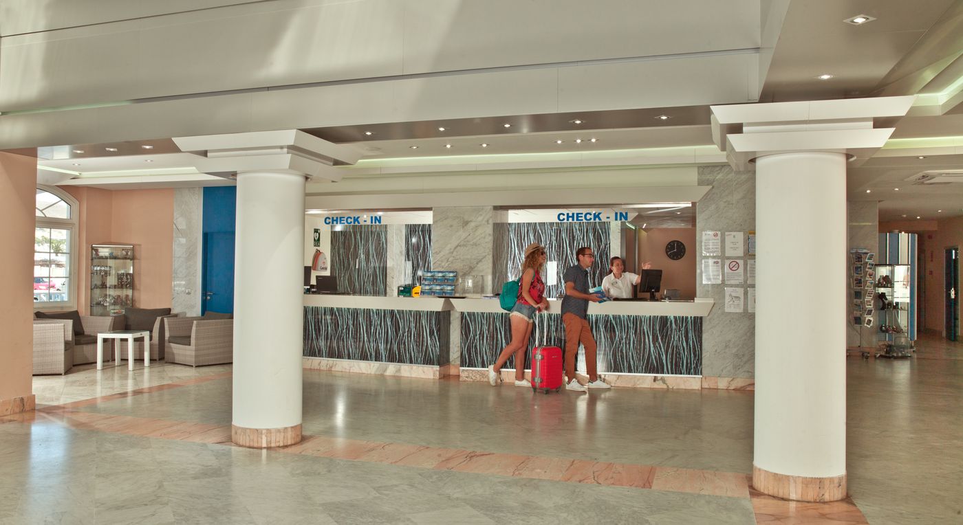 HL-Paradise-Island-Lobby-44