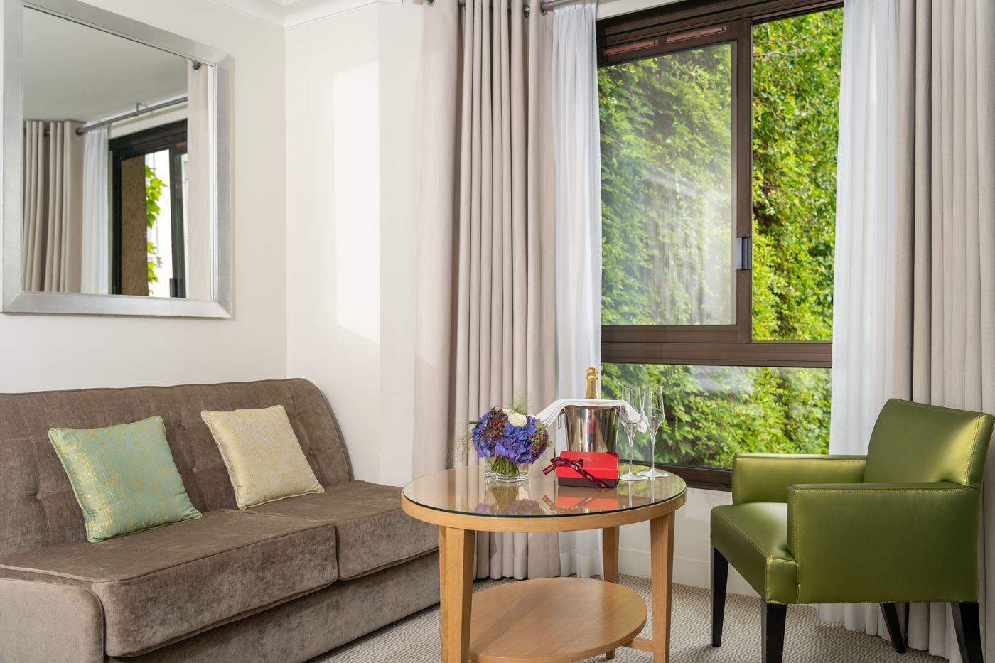 Garden-Elysee-Room-9